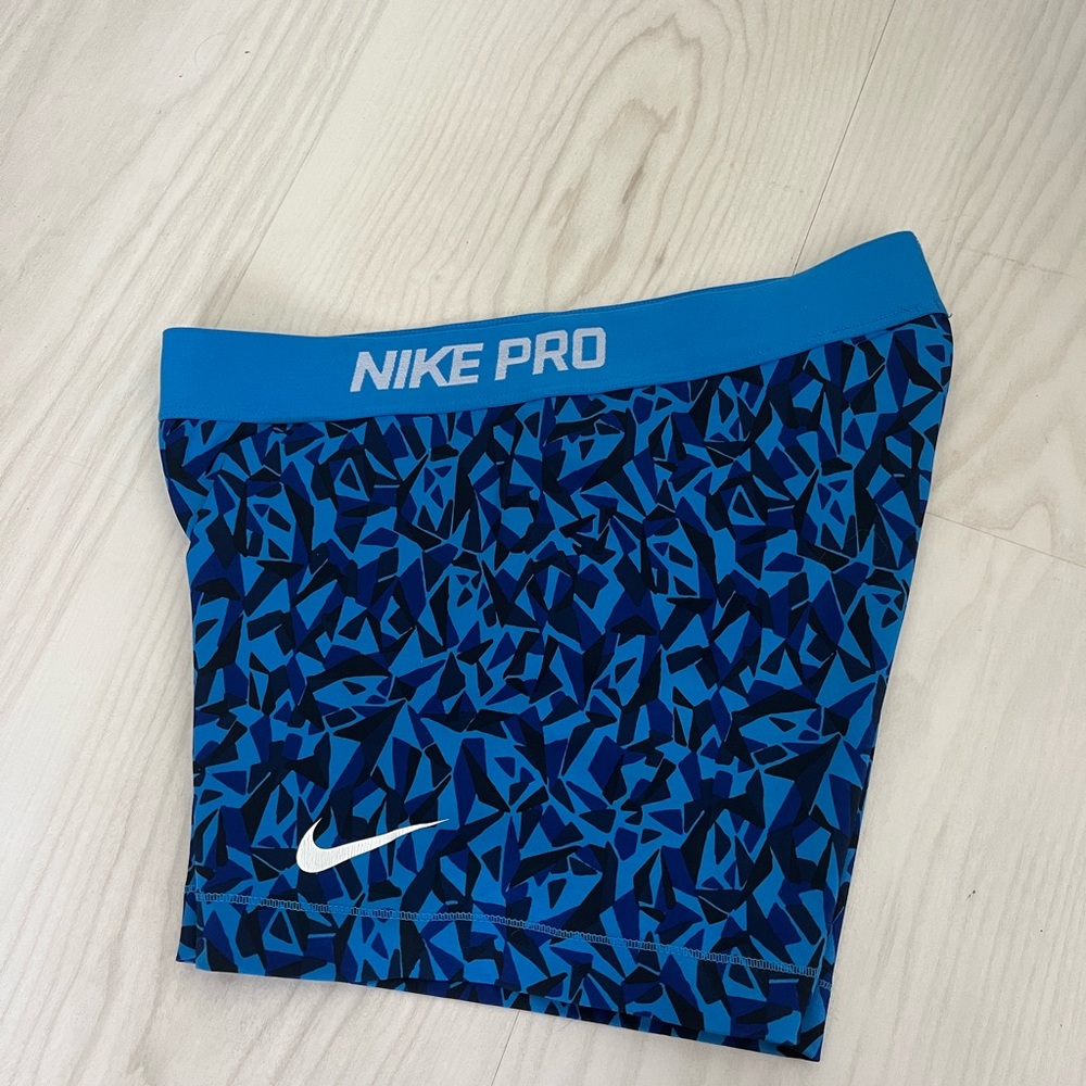 Nike pro blue geometric print short